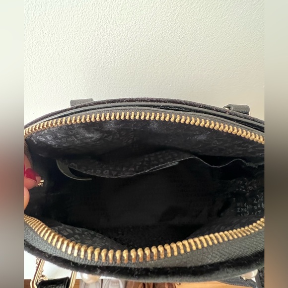 GREAT GIFT & LIKE NEW- Kate Spade Pearl & Black Velvet Purse - Picture 8 of 9